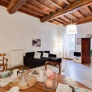 https://medici-florence-tower-apartment.it-tuscanyhotel.com