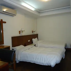 2* Hotell Earth House